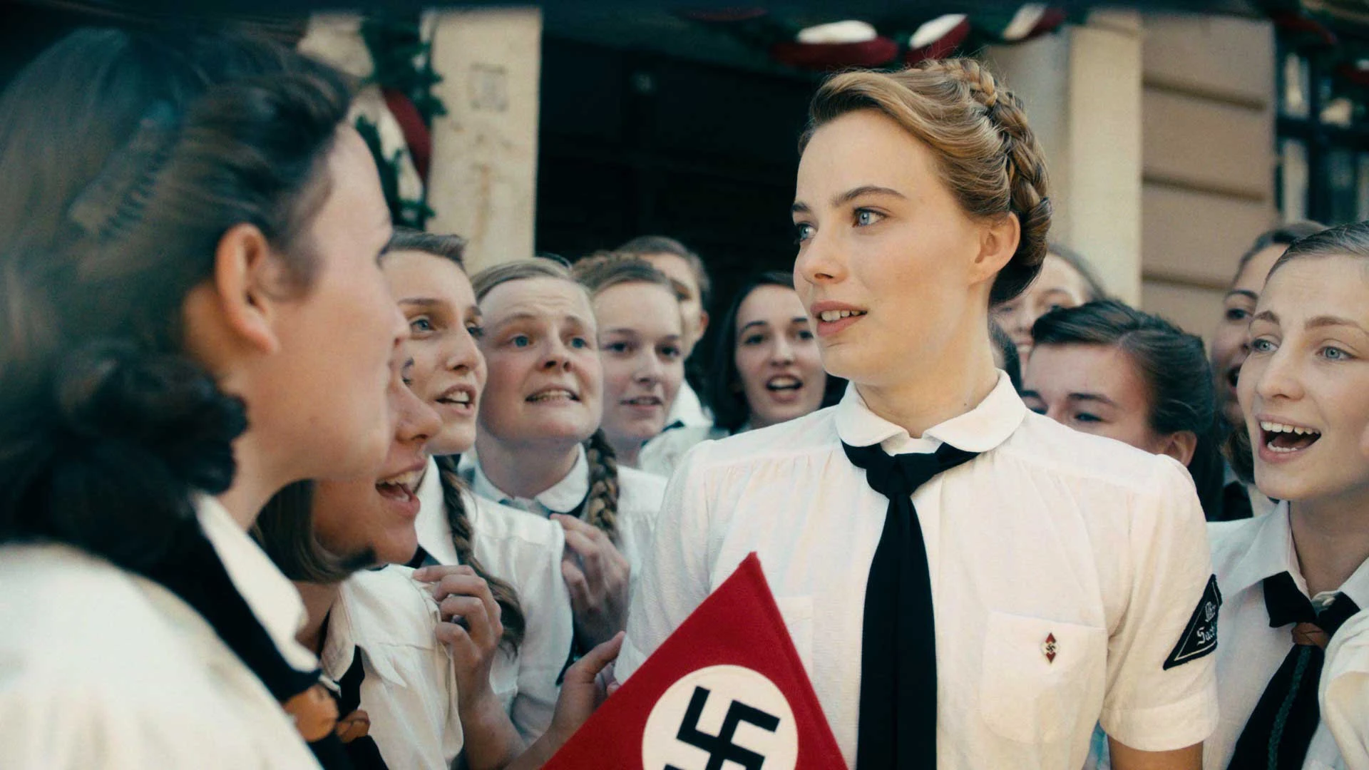 دانلود فیلم Never Look Away 2018