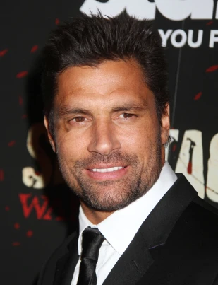 Manu Bennett